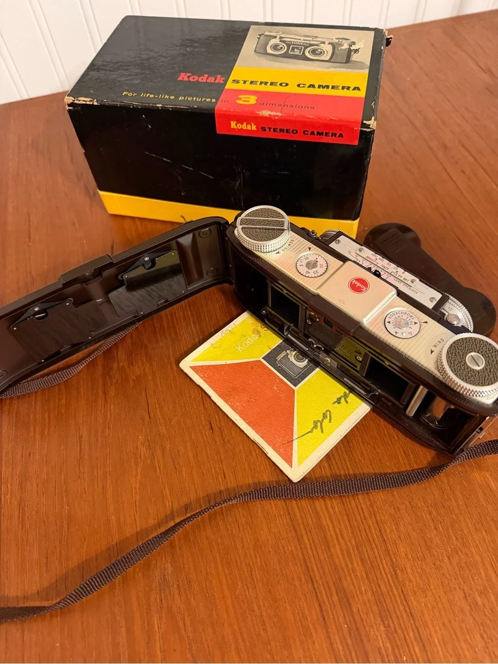 VINTAGE 1950’s Kodak Stereo Camera 35mm 3D Camera with BOX, Manual, Strap.